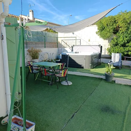 Option Jacouzzi A La Holiday home Saint-Cyr-sur-Mer